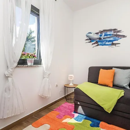4 Bedroom Awesome In *
