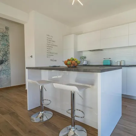 Holiday home 4 Bedroom Awesome In Matulji