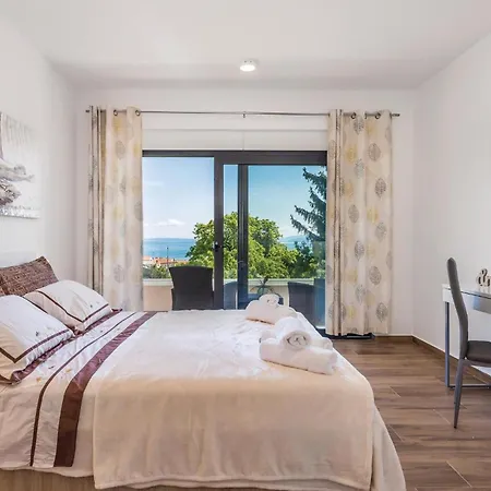 Holiday home 4 Bedroom Awesome In *