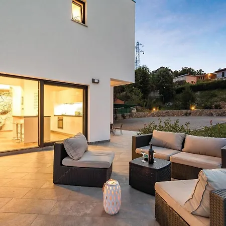 Holiday home 4 Bedroom Awesome In