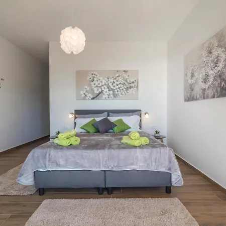 Holiday home 4 Bedroom Awesome In