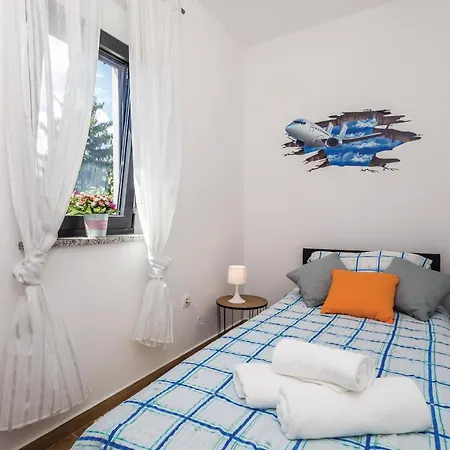4 Bedroom Awesome In Holiday home *