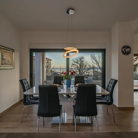 4 Bedroom Awesome In * Matulji