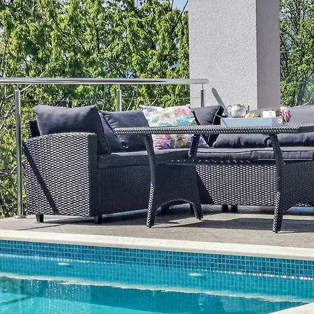 Holiday home 4 Bedroom Awesome In *