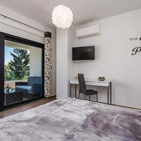 Holiday home 4 Bedroom Awesome In *