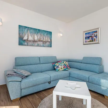 Holiday home 4 Bedroom Awesome In