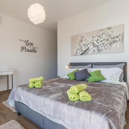 Holiday home 4 Bedroom Awesome In *