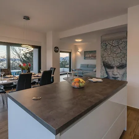 4 Bedroom Awesome In