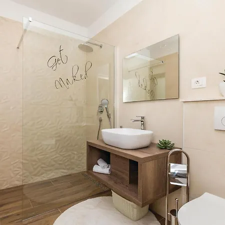 Holiday home 4 Bedroom Awesome In *