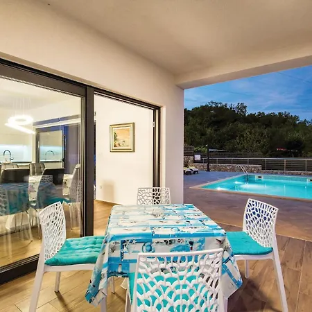 4 Bedroom Awesome In