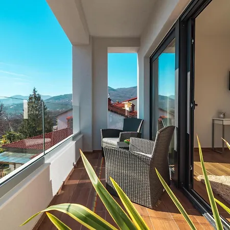 4 Bedroom Awesome In Holiday home *