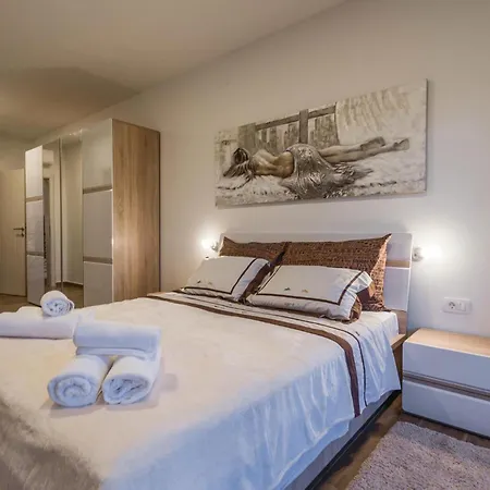 4 Bedroom Awesome In
